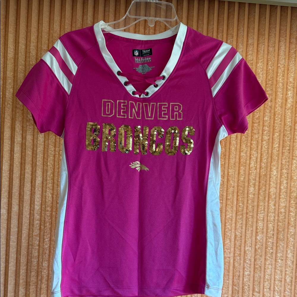 Team Apparel Pink Denver Broncos T-Shirt with Gold Accents Size S